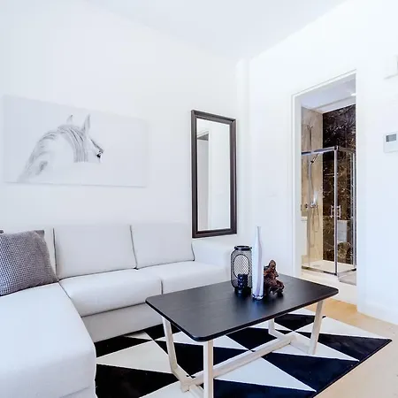Coastal Park Apartment *